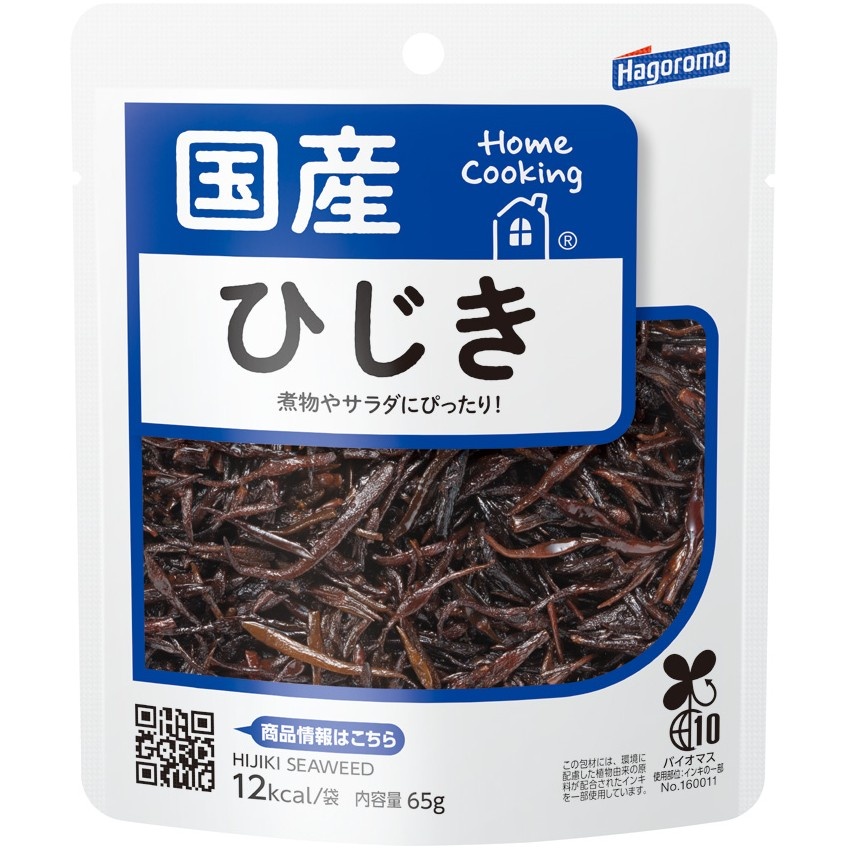 離乳食のひじきに市販のおすすめ商品5選
1歳検診では、9ヶ月ごろから鉄分不足になりやすいので、ほうれん草やひじきレバーなどを取るように指導がありました。
下の子はほうれん草が大好きだったので、しばらくほうれん草を食べていましたが、ひじきも食べさせてあげたいと思い、市販のものを探してみました。
すると、離乳食におすすめのひじきには、袋から出してすぐ使える便利なものから、下ごしらえに少し手間はかかりますが、昔ながらの製法で作られ栄養豊富なものがあります。
離乳食におすすめのひじき5選
市販のひじきには、袋から出してすぐ使える便利なものから、下ごしらえに少し手間はかかりますが、昔ながらの製法で作られ栄養豊富なものがありました。
どちらも離乳食に取り入れるときは、細かく刻んで使いましょう。
離乳食におすすめのひじき5選
くらこん
はごろもフーズ
ヤマナカフーズ株式会社
コープ
紀州ひじき
ひじきは水戻しするものと思い込んでいた私には、そのまま使える便利なものがあるとは驚きでした。
それでは1つずつ説明しますね。
①くらこん
”こんぶのくらこん”で有名なくらこんから販売されている。水戻し不要の乾燥ひじきです。
引用くらこん
価格356円(税込み)内容量9g産地 国内産賞味期限製造後360日調理方法乾燥ひじきですが、水戻し·水洗い不要で、煮物ではそのまま調理できます。
炒め煮やサラダなどに使うときは、約5分の水戻しが必要です。
茹で戻したものをもう一度乾燥させてあるので、密閉パックに入れておけば、少量づつでも使いやすいですね。
少し割高感はありますが、有名メーカーの国産品は安心してつかえます。
\お鍋に調味料と一緒に入れて煮ればすぐに煮つけができる/
②はごろもフーズ
”シーチキン”で有名なはごろもフーズから販売されている、袋から出してすぐ使えるひじきです。
引用 はごろもフーズ
価格237円(税込み)内容量65g産地 国内産賞味期限19ヶ月調理方法袋から出し、そのままサラダや炒め物、煮物にも使えます。
保存期間が長く、常備菜として置いておくことができ便利です。
水戻しも茹でこぼしもいらないので、離乳食にも切って足すだけで栄養がプラスできますね!
\袋から出してすぐ使える/
③ヤマナカフーズ株式会社
三重県伊勢市に本社がある、海産物を多く取り扱っている会社です。こちらも袋から出してすぐ使えます。
引用 ヤマナカフーズ
価格220円(税込み)内容量60g産地 国内産賞味期限6ヶ月調理方法袋から出し、そのままサラダや炒め物、煮物にも使えます。
袋から出して調味料と一緒に煮ればすぐに煮付けができます。サラダにもそのまま使うことができ時短料理に最適です。
国内産のふっくらしたひじきを使用しています。
\国内産のふっくらひじき使用/
④コープ
コープオリジナルの商品で、こちらも袋から出してすぐ使えますよ。
引用 コープ
価格192円(税込み)2024年10月11日時点内容量40g産地 国内産賞味期限547日調理方法袋から出し、そのままサラダや炒め物、煮物にも使えます。
コープ共済会員の人は、この商品もいいですね。お店にも寄りますが、Aコープなどのスーパーではコープ共済会員の以外の人でも購入できます。
こちらもそのまま袋から出すだけですぐ使えます。離乳食期には刻んで入れるだけで安心です。
⑤紀州ひじき
使用前には、水戻しと茹でこぼしが必要な乾燥ひじきです。鉄分豊富で、貧血気味の人にも最適です。
引用 楽天
価格450円(税込み)内容量17g産地 国内産賞味期限製造日から1年調理方法乾燥ひじきです。水戻しと茹でこぼしをしてからの調理が必要です。
昔ながらの鉄釜を使った製法で作っているので、鉄分豊富で栄養満点です。
ひじきなど海産物で有名な三重県産で、ふっくら歯ごたえのある食感を楽しめます。
\昔ながらの製法で鉄分豊富/
ひじきは離乳食にいつから使える?
それではいつ頃からひじきは離乳食として使えるのでしょうか?
ひじきにはミネラルが豊富に含まれています。そのため低月齢の赤ちゃんには、内臓に負担がかかってしまいます。
ひじきを離乳食として使う時期は、離乳食後期の9ヶ月からがいいでしょう。
ひじきには鉄分、カルシウム、食物繊維などが含まれており、体にも良い食品です。適齢期になったら少しずつ取り入れることをおすすめします。
前述したとおり、生後9ヶ月ごろの赤ちゃんは、離乳食やミルク·母乳を飲んでいても鉄分不足になりやすく、ほうれん草やレバー·ひじきなどの食材を取るように勧められます
9ヶ月から11ヶ月の赤ちゃんの必要な鉄の量は4.5~6ミリほどです。ひじきを含めいろいろな食材から鉄分を補給できるようにしましょう。
離乳食に使うひじきの選び方
市販されるひじきの種類には、主に長ひじきと芽ひじきがあります。
離乳食にひじきを使うときは、柔らかく口当たりのいい、芽ひじきを使うようにしましょう。
また、ひじきには国産のものと中国産·韓国産のものがあります。その違いは主に天然か、養殖かであることです。流通している約9割が輸入のもので国産のものは1割程しかありません。
それぞれの特徴としては以下のようになります。
国内産荒波や潮風にさらされる厳しい環境で育つため、風味豊かでコシが強く、汚れも少ない 輸入品静かな海域で養殖されることが多く、常に海中に浸かっているため、気泡が多くみられる
私としては、赤ちゃんには国内産を選んであげたいです。