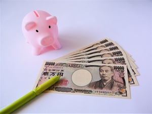 4人家族の食費と日用品の平均は?収入別や年齢別も